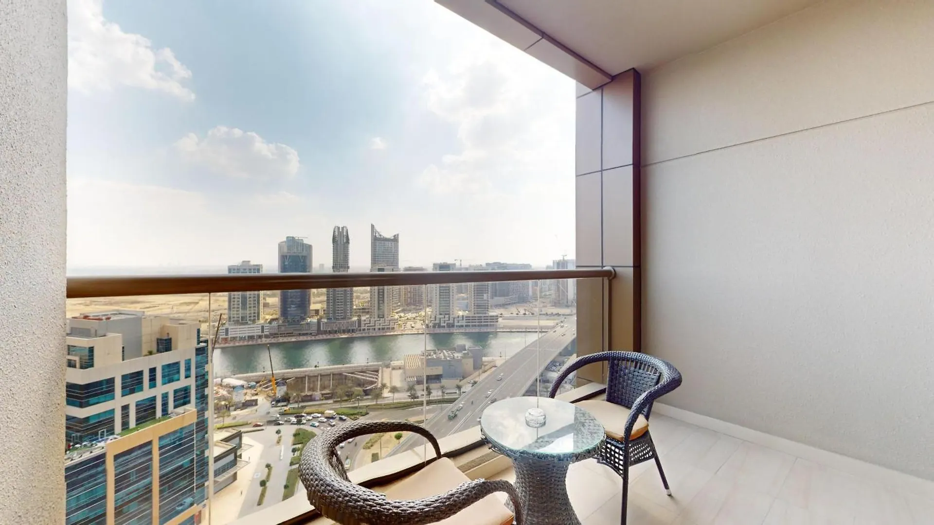 Primestay - Canal View Studio In Elite Downtown Dubái